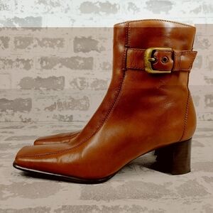 Bandolino Shannon Brown Leather Buckle Heeled Ankle Boots W404